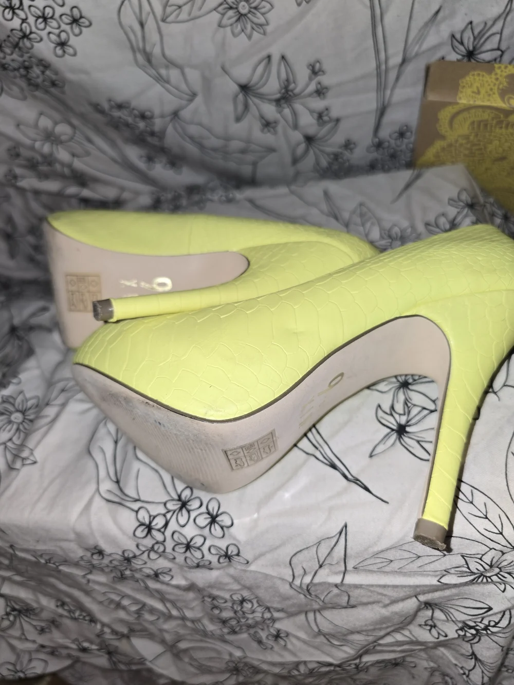Mix No. 6 Women’s Yellow Platform Pump - Picture 4 of 5